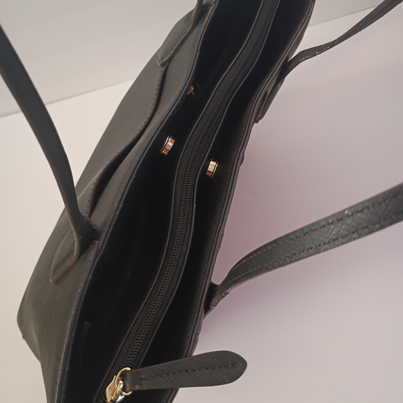 Liz Claiborne Black Geometric Tote - Picture 4 of 13